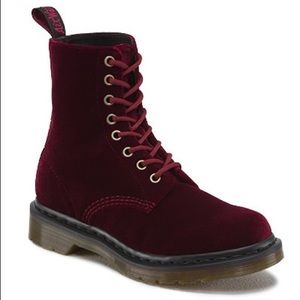 Dr. Martens Velvet